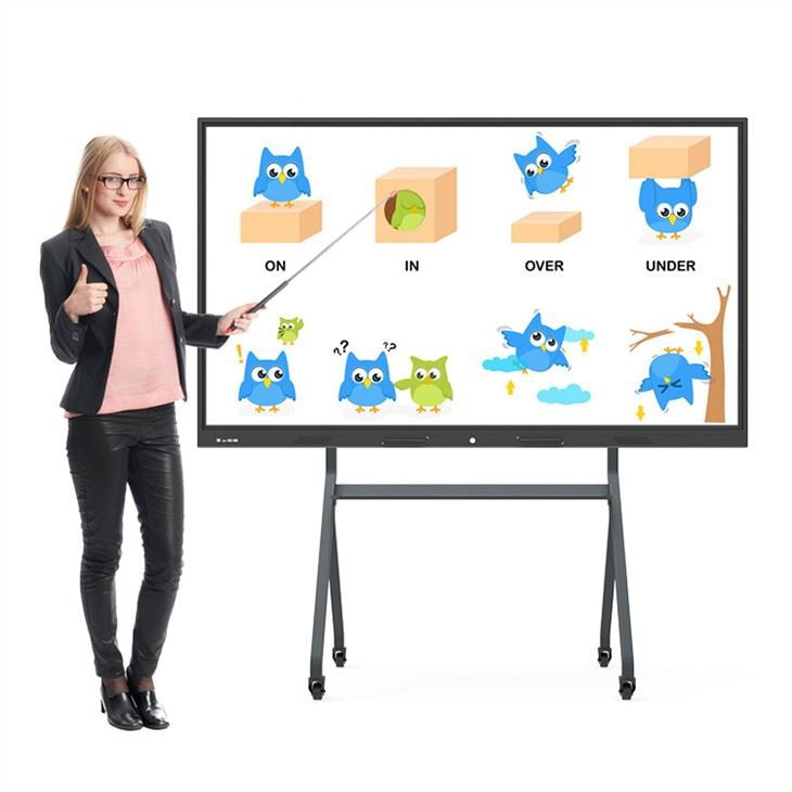 স্কুলে শিক্ষাদানের জন্য ইন্টারেক্টিভ স্ক্রিন